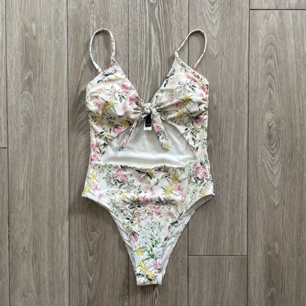 CIKADA | White One Piece Floral Bathing Suit - Picture 4 of 13